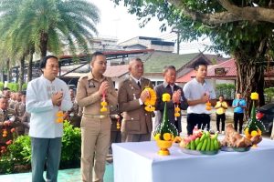 ร่วมกันสักการะสิ่งศักดิ์สิทธิอันเป็นที่เคารพของ สภ.แม่สอด คือ ศาลพระภูมิ , ศาลเจ้าพ่อพะวอ,อนุสรณ์ผู้เสียสละ เพื่อเป็นการเสริมสิริมงคลเนื่องในโอกาส “วันตำรวจ”